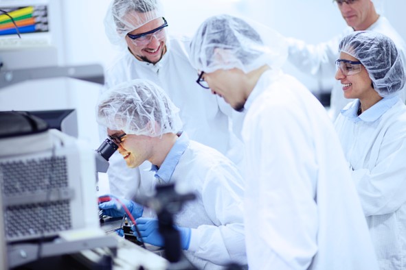 LOE cleanroom lab. Copyright: David Einar